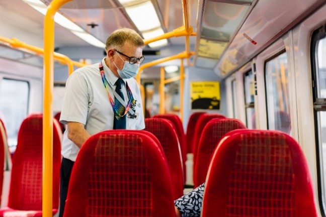 SW_Help's tweet photo. Whilst we may be exiting lockdown, we still need to follow the Government’s guidance

😷 When you are travelling with us, remember you must wear a face covering unless you are exempt

If you do not, you could be fined up to £6,400

#TravelWithConfidence https://t.co/Uxxh3DlajJ
