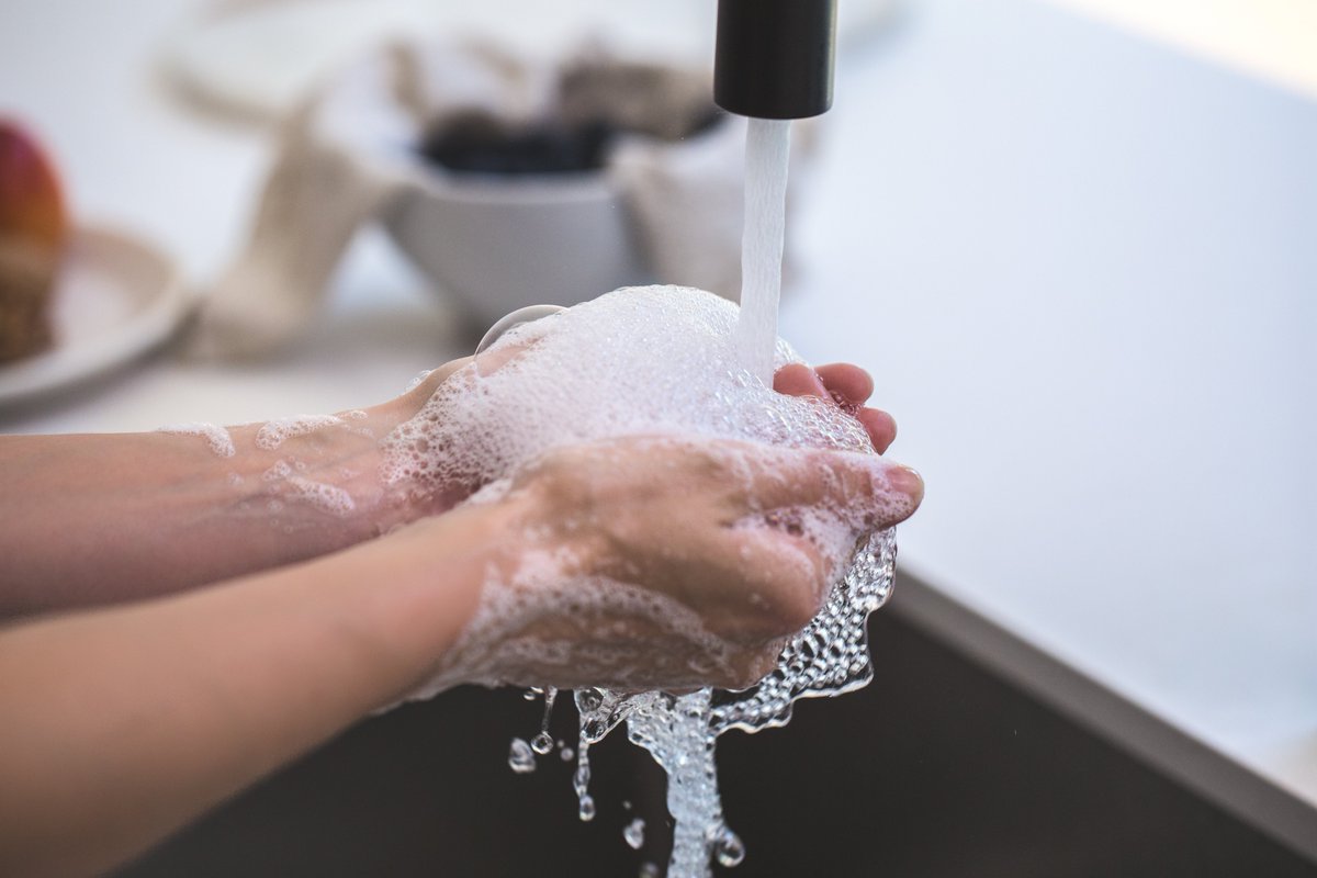 GoWellnessAtoZ's tweet photo. December 1-7 is National Handwashing Awareness Week! 👐

"Using antibiotics creates antibiotic resistance. Handwashing prevents many sicknesses, so people need less antibiotics. Therefore, less antibiotic resistance."  Source: https://t.co/UPClPMvC6O https://t.co/JNO1n69WfZ