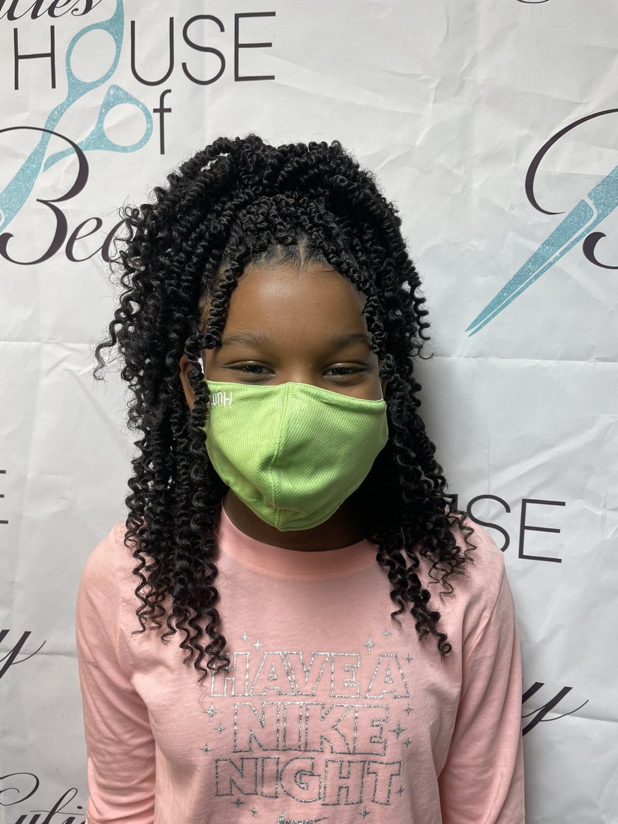 My niece came to see me today 😍😍😍

#cutieshouseofbeauty
#franklinky
#kentuckystylist
#kentuckysalon
#tnstylist
#tnsalon
#crochets
#protectivestyle