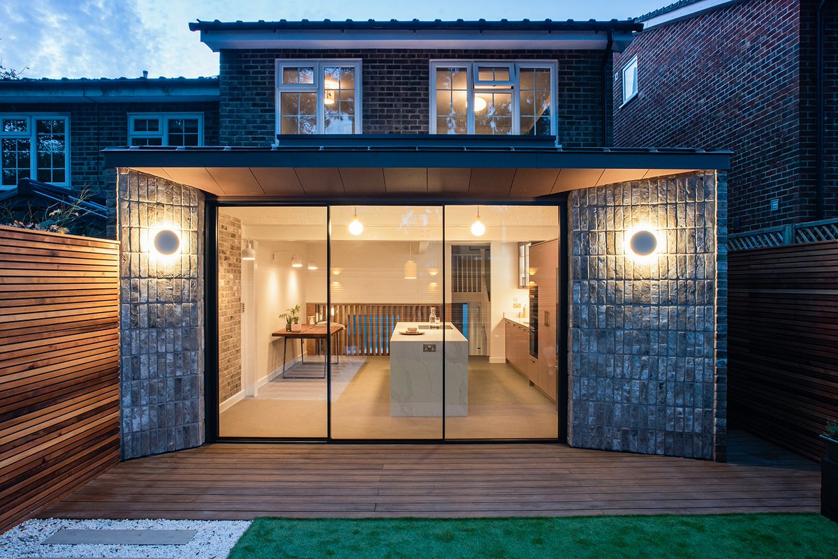 ✨ Clean and slick lines ✨

Mixing up the original 60s house with an amazingly modern rear #extension at the back of this lovely families home in Orpington.

Hit ❤️ if this is your extension inspo!

Design by @nickvarey 

#londonarchitects #architecture #builder #london