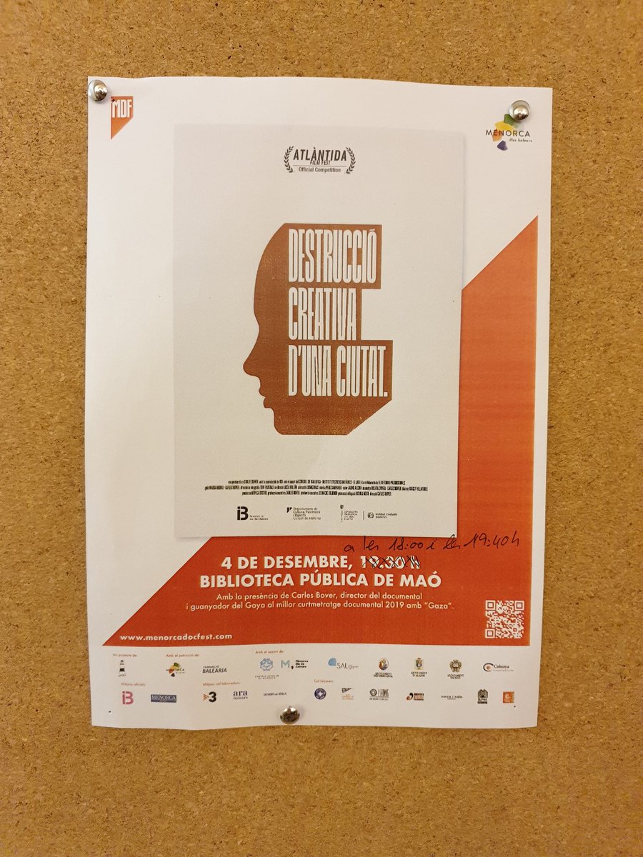 DestruccioCrea's tweet photo. ‼️Comencen les projeccions #MDFOFF del @MenorcaDocFest a la Biblioteca Pública de Maó.
🎬Es fan dues sessions seguides per a que pugui venir tota la gent amb les mesures adients.😷
Cada sessió compta amb la presentació i col·loqui del seu director @CarlesBover.
#gentrificació https://t.co/k4srcDSdqT