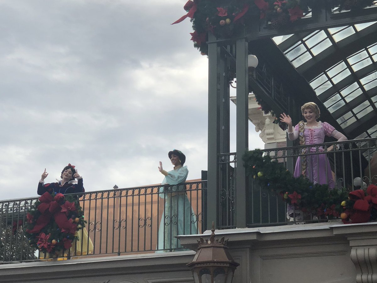 disneygratitud1's tweet photo. More fun at #MagicKingdom #12DaysOfDisneyMagic https://t.co/eeZh1EByPJ