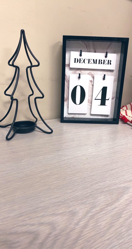 Samanthaaa0634's tweet photo. Christmas has always been my favorite holiday to decorate for, and I couldn’t wait to share that with my #TargetFam. Peep our winter selfie wall! #T0634 #TisTheTargetSzn 🔹🤍🔹 https://t.co/NwIHr4cza1