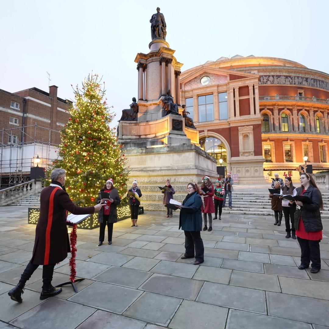 RoyalAlbertHall's tweet photo. 🎄 It's up!
We're honoured to receive a tree from @NorwayinUK again this year for some much needed Christmas cheer.
Takk Norge! https://t.co/c2bv2t6IaE