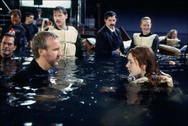 temnatv's tweet photo. O clássico "Titanic" (1997) será destaque neste sabadão! Vale a pena conferir mais uma vez esta grande história dirigida por James Cameron. 

Sábado (05) - FOX - 16H35

#TemnaTV #LeonardoDiCaprio #KateWinslet #BillyZane #Titanic #Oscars #drama #KathyBates #GoldenGlobes #BAFTA https://t.co/jIw4gUbezr