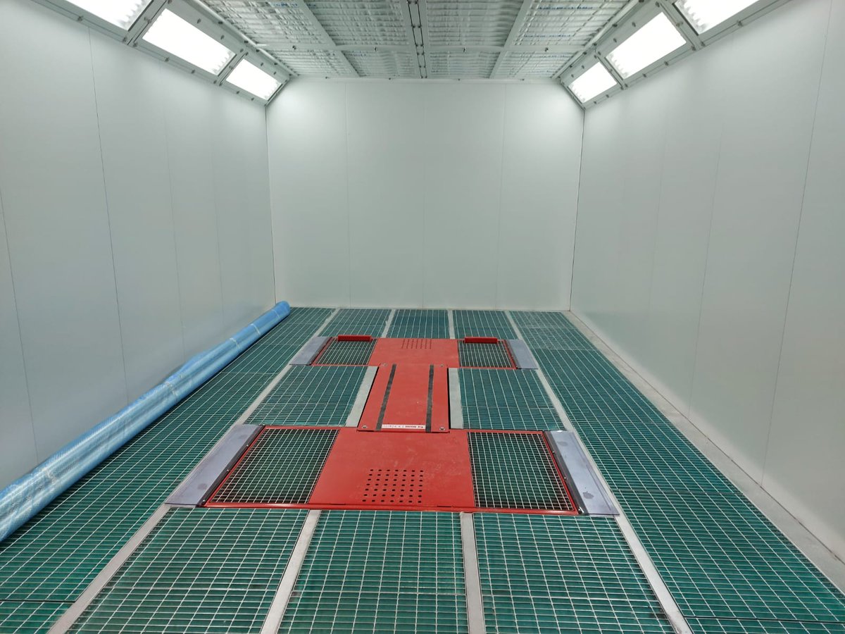 Buenas tardes a todos, les dejamos foto de una nueva cabina de pintura, un box y una zona rápida con elevador.
Bonjour tout le monde, nous laissez-le photo d'une nouvelle cabine de peinture, labo et une zone de preparation rapide avec elevateur.
