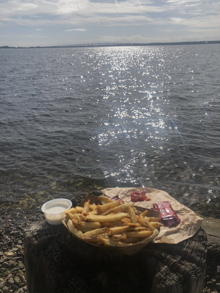 JulieannWinches's tweet photo. Best lunch break ever!
#FridayFeeling #frytime #CharlestonSC https://t.co/FEjJ8YX9Y2