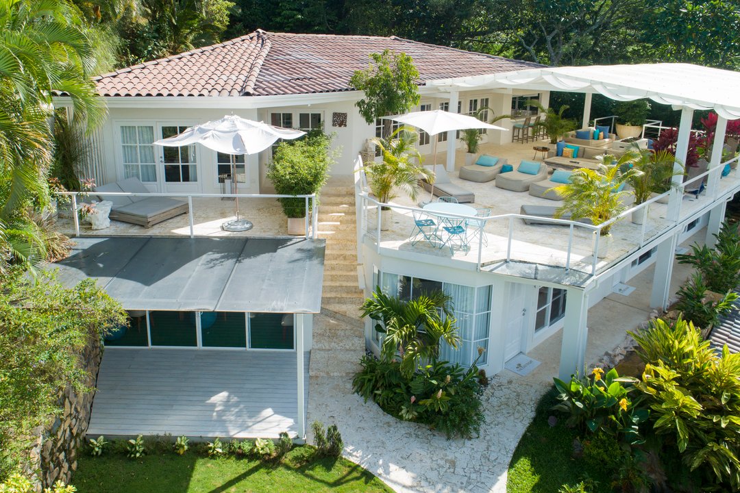 The Retreat has been certified by the World Travel and Tourism Council with the #SafeTravel's stamp.

This certification allows travelers to recognize governments and companies around the world which have adopted health and hygiene global standardized protocols – so consumers c