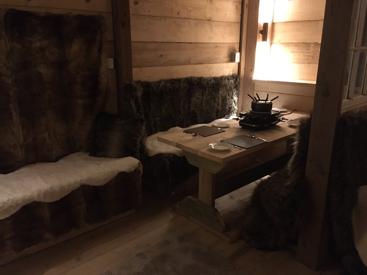 Alpine 🎿 Lodge has come to Stockbridge. <a href="/The_GrosvenorSB/">The Grosvenor Stockbridge</a> #alfresco