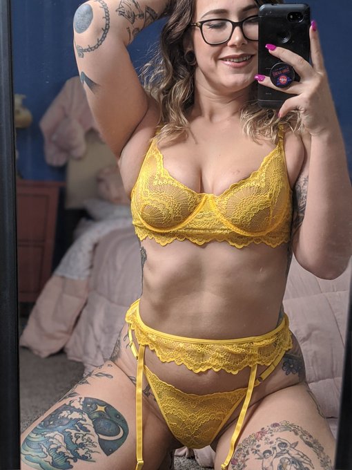 Watch PrettyRikki's leaked NSFW photo on TwXstars