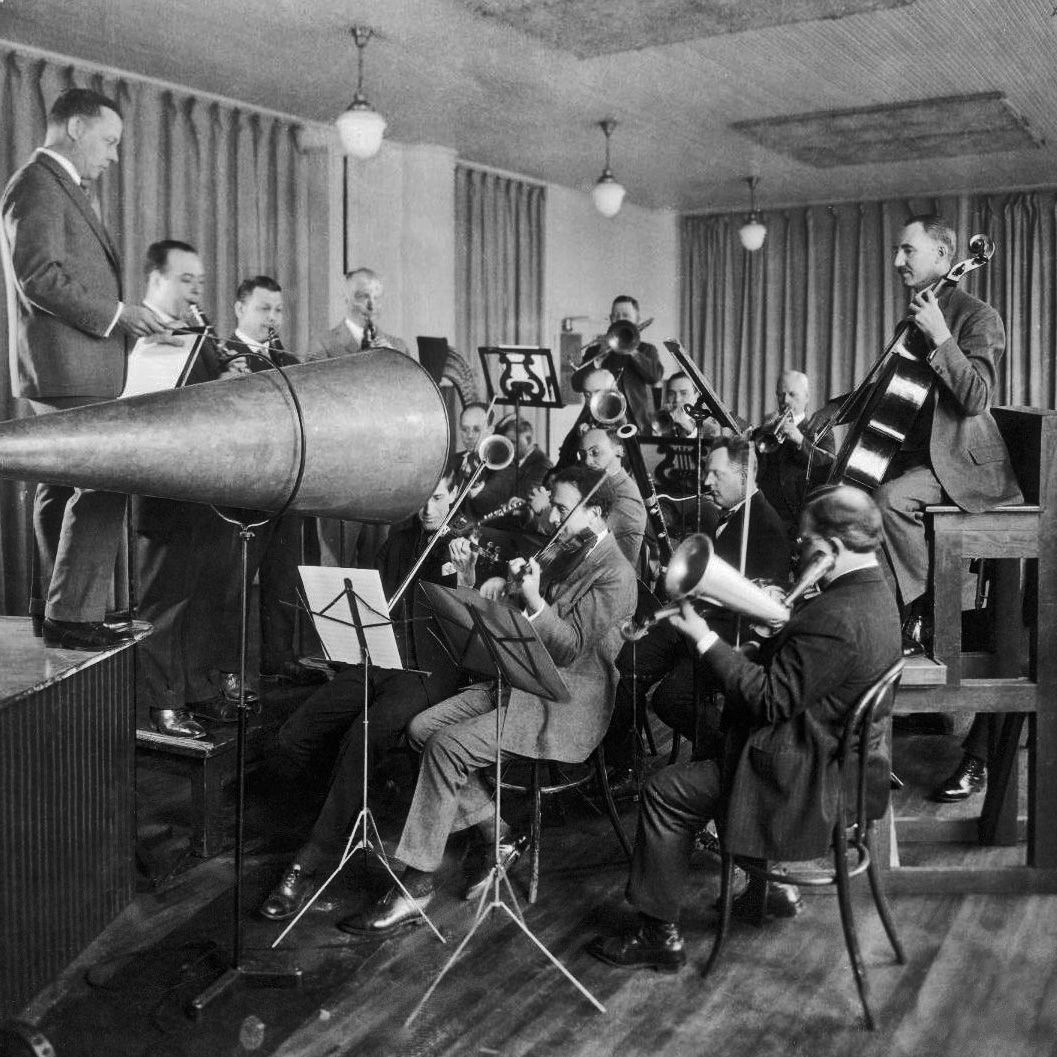 1925: Recording an orchestra _ For more pictures like this, follow @retronauthome @retronauthq