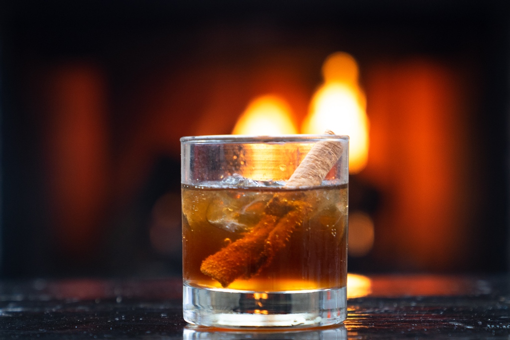 Our Pumpkin Spice Old Fashioned is the crossover of the season 🍁 Order one of our Cocktail Kits the next time you’re grabbing dinner to-go from Frontier! bit.ly/FrontierToGoCo…