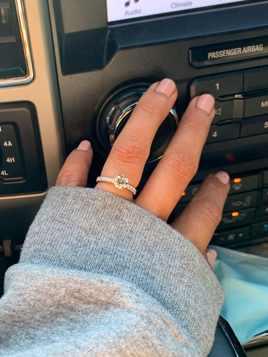 Sorry for all of the annoying wedding posts... but I am obsessed with my ring. It’s so sparkly 💍💎😍