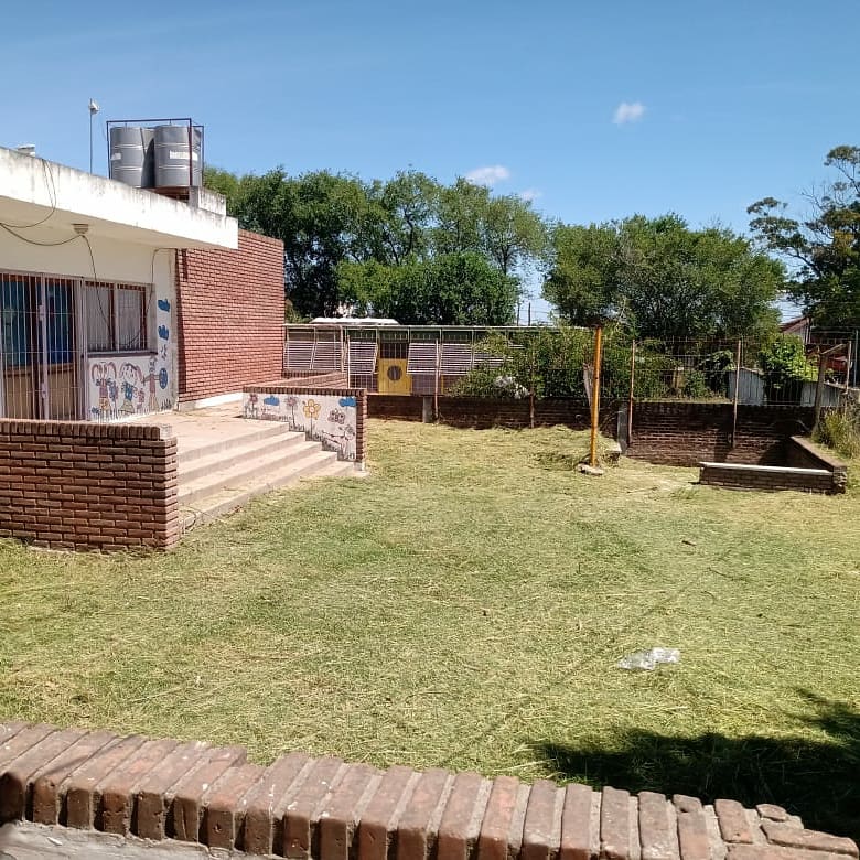 DelegPuertoMGP's tweet photo. 🚧🚜 Realizamos tareas de mantenimiento y corte de pasto en el Jardin Municipal N° 31 ubicado en el 📌 Barrio Juramento. #TenemosTodo  @gmontenegro_ok @nicolauria @munimardelplata https://t.co/DXbrmAS7Yq