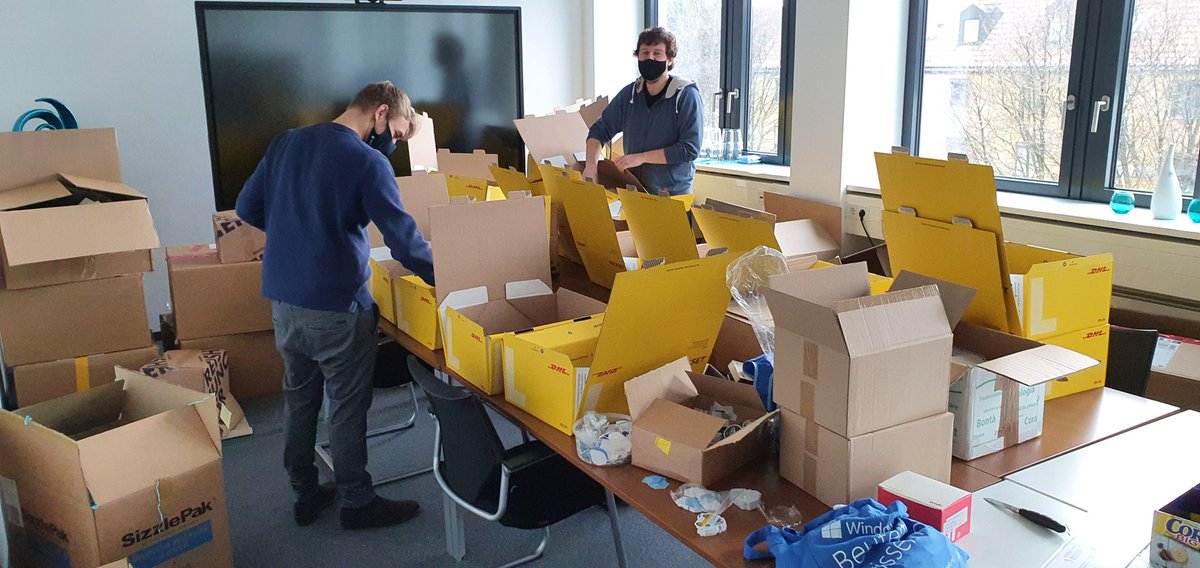 azdevcom's tweet image. Fleißig fleißig- #SwagAlarm für #azdevcom mit @th_p und @rari2003 - freut Ihr Euch schon? 
👇👇👇👇