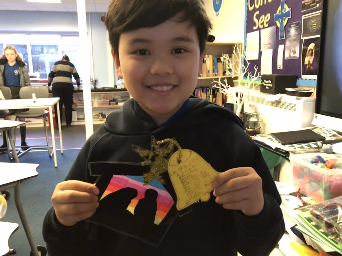 stjpenarth's tweet photo. #STJYear6 have been hard at work today using #ReadingReconsidered techniques to delve into the incredible novel Goodnight Mister Tom by Michelle Magorian, creating beautiful Christmas cards, enjoying #Gweddiwn together and celebrating our achievements! #UsingOurImaginations https://t.co/FcUNQP6nhu