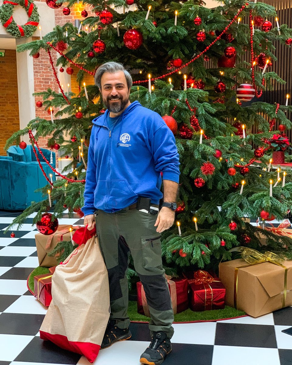 Wallenstam_AB's tweet photo. Idag hämtade Göteborgs Stadsmission julklappar hos oss som våra medarbetare skänkt. Vill du också förändra julen för barnfamiljer i fattigdom så hittar du all info på https://t.co/4GqeTF3Gul Tillsammans gör vi skillnad ❣️ https://t.co/BX1GQxinxO