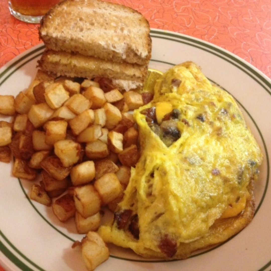 Did you know that there is a hidden gem located in the region where you can grab a bite to eat, watch airplanes come and go, and see a World War II Bomber plane? bit.ly/3lDBu5L
<a href="/LibertyAvMuseum/">Liberty Aviation Museum</a> <a href="/TinGooseDiner/">Tin Goose Diner</a> #LakeErieLove