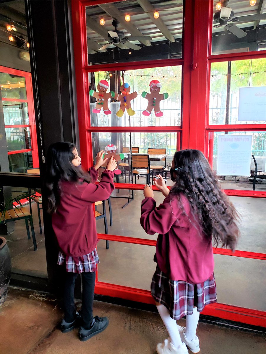 ninfasoriginal's tweet photo. Santa’s helpers couldn’t get any cuter! ❤️🎄 Thank you so much to the sweet kiddos from Our Lady of Guadalupe School for helping us get into the Christmas Spirit at Ninfa’s on Navigation. https://t.co/G2iQgBsbel
