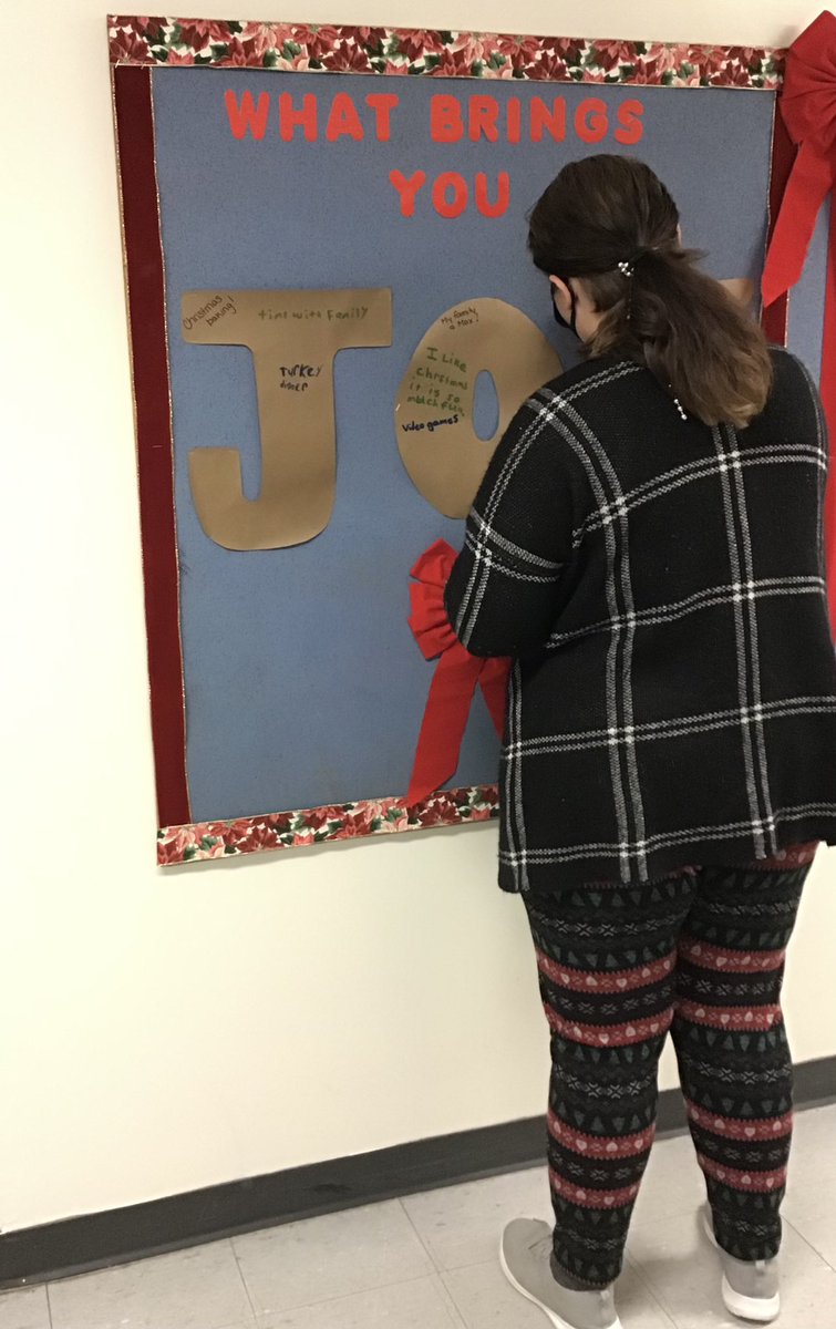 Miss_Taylor12's tweet photo. Student council created some interactive Christmas bulletin boards! I spy, word search and what brings you joy? ⛄️🎅🏻🎄 @HNM_Marysville https://t.co/GB3l9KGbEZ