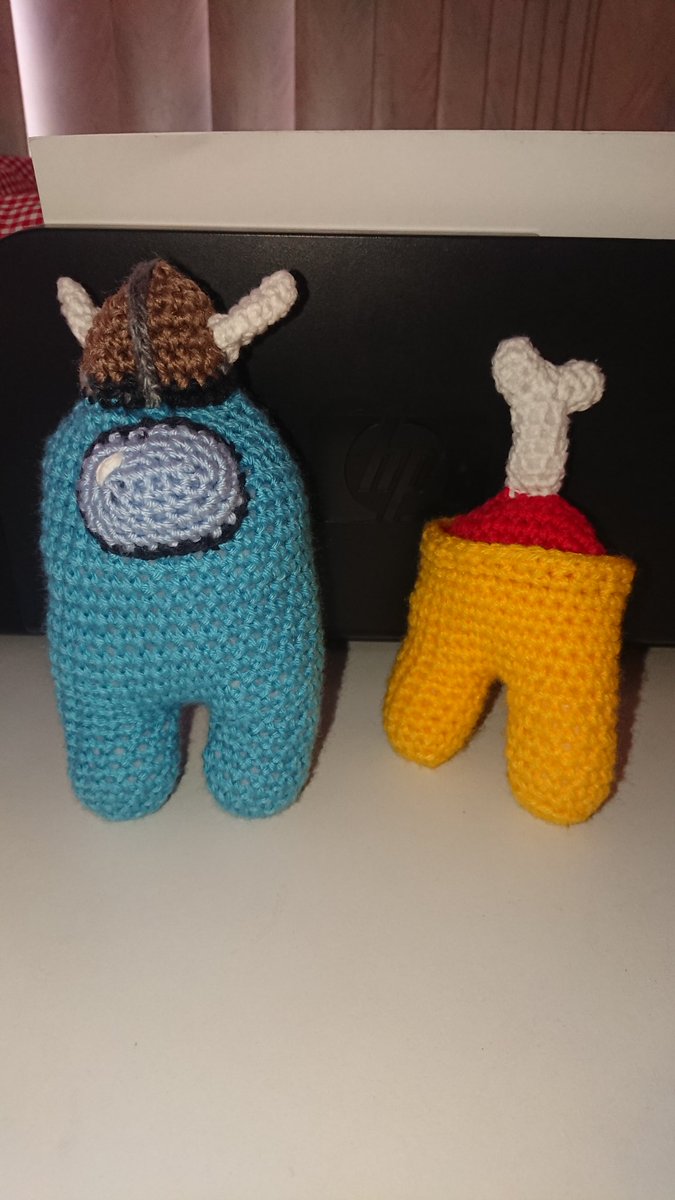 Tatogabo's tweet photo. Lindo arte hecho a mano por mamá a base de tejido con los personajes de #AmongUs. Un lindo detalle para obsequiar a los más pequeños de casa en esta navidad. Ayúdeme con su RT por favor  @MrLinkEc #ViernesDeEmprendedores https://t.co/8r9dhUn5ZS