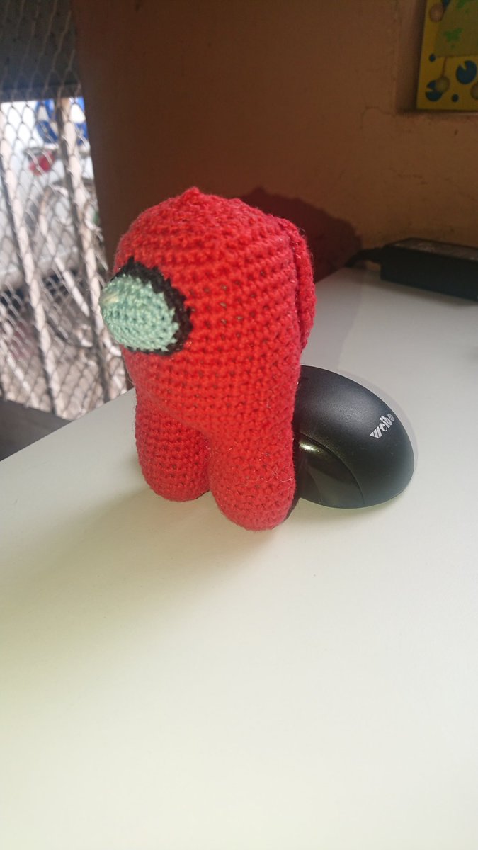 Tatogabo's tweet photo. Lindo arte hecho a mano por mamá a base de tejido con los personajes de #AmongUs. Un lindo detalle para obsequiar a los más pequeños de casa en esta navidad. Ayúdeme con su RT por favor  @MrLinkEc #ViernesDeEmprendedores https://t.co/8r9dhUn5ZS