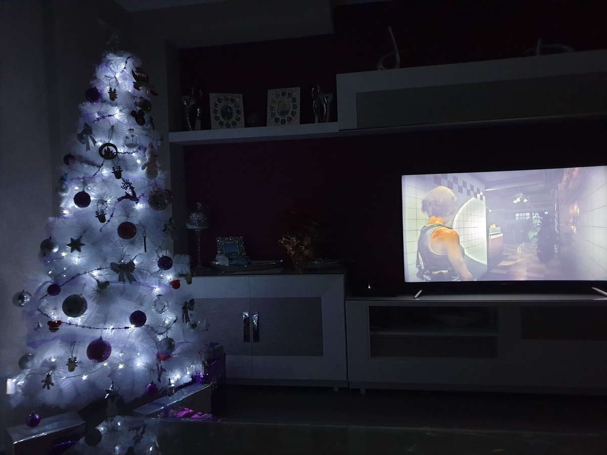 consolasretro's tweet photo. SIN PODER SALIR A LA CALLE? LLUVIA DE FONDO + NAVIDAD + RESIDENT 3 https://t.co/HGbfYuiDE5