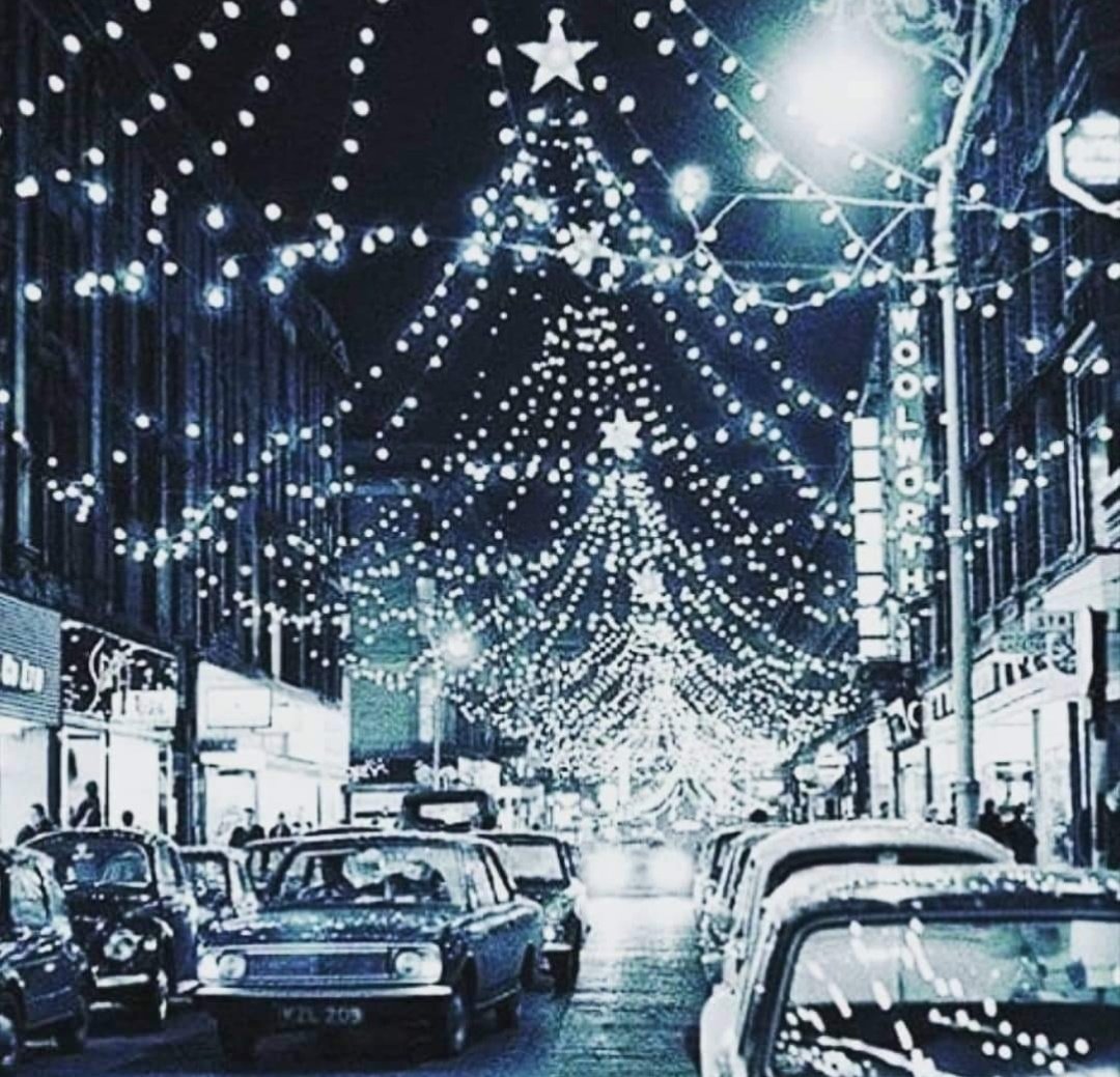 We can't tell you how happy we are to be back, doing what we do best, with all of you, up close and personal. But not too close 😉 Xmas has come to the Northside. And we're here for it. .