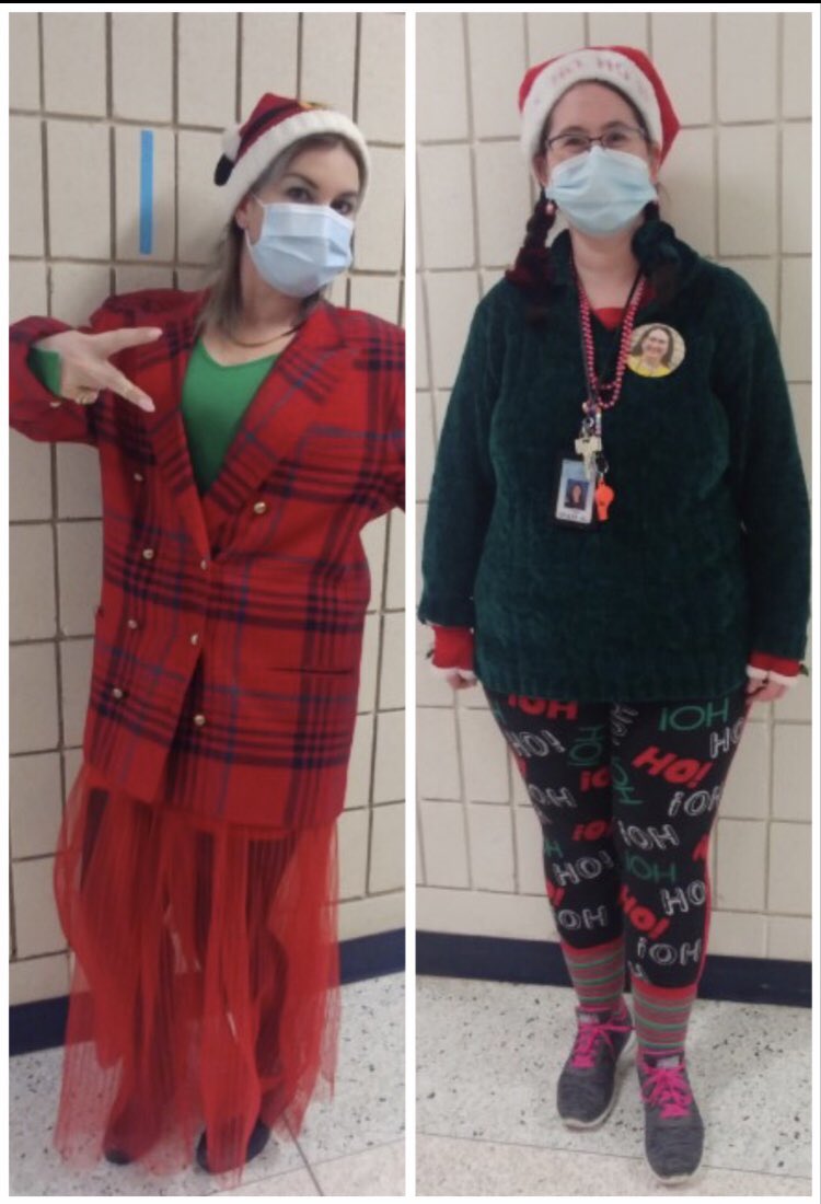 StCatPVNC's tweet photo. More pictures of spirited staff dressed in red and green! #Amazingspirit #pvncleads #pvncserves #redandgreen #awesomestaff https://t.co/BMxa13rYlA