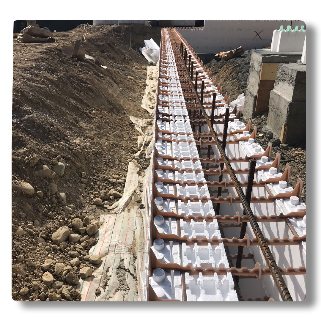 ICFBuildings's tweet photo. This project, in Cobble Hill Victoria has impressive angled corners with walls 17” thick! These walls have an R43 value. 
Want to learn more about building with ICF? Contact us today! https://t.co/uKGjtB7vwW
#QuadLock_ICF #ICF #Construction #VictoriaBC #airfoam_EPS https://t.co/eX2LpTztZI