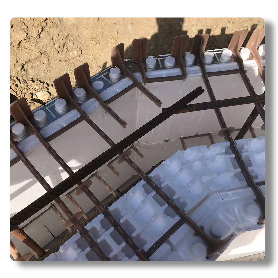 ICFBuildings's tweet photo. This project, in Cobble Hill Victoria has impressive angled corners with walls 17” thick! These walls have an R43 value. 
Want to learn more about building with ICF? Contact us today! https://t.co/uKGjtB7vwW
#QuadLock_ICF #ICF #Construction #VictoriaBC #airfoam_EPS https://t.co/eX2LpTztZI
