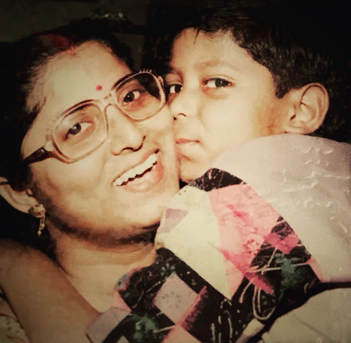 Alex89Arnav's tweet photo. _Your arms were always open , when I needed a hug 🫂 
Your heart ♥️ understood when I needed a friend 👯‍♂️
Your gentle eyes were stern, when I needed a lesson 🍁 
Your strength and love 💕 has guided me and gave me wings to fly 💕💕💕 
My mamma love you hamesha😘😘😘_ https://t.co/5W4PbX0o55