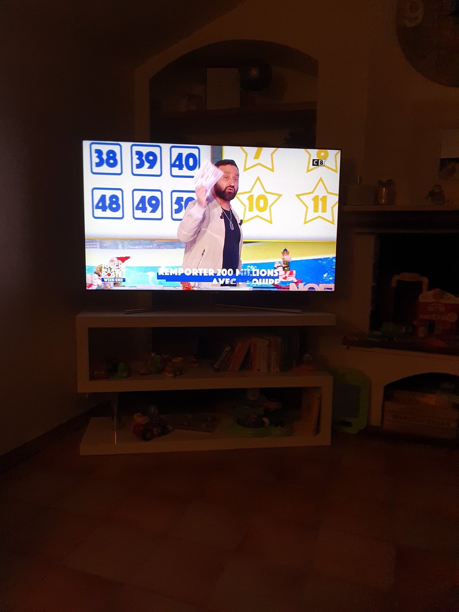 _CamilleGdR's tweet photo. On va gagner 🤞 @TPMP @Cyrilhanouna #babamillions https://t.co/3L401q80Ab