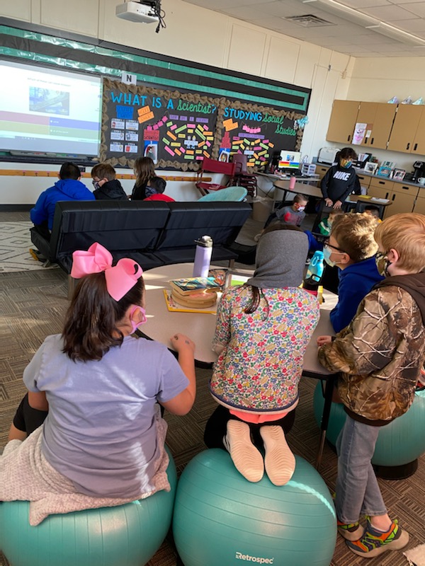 ITS_SQUAD_'s tweet photo. Mrs. Mohnke's 3rd graders are refining their knowledge of weathering and erosion with Kahoot! So fun! Keep it up, Starkey Scorpions.😃 #SESbest #KISDbest #techytwittertakeover https://t.co/GThuiTslNu