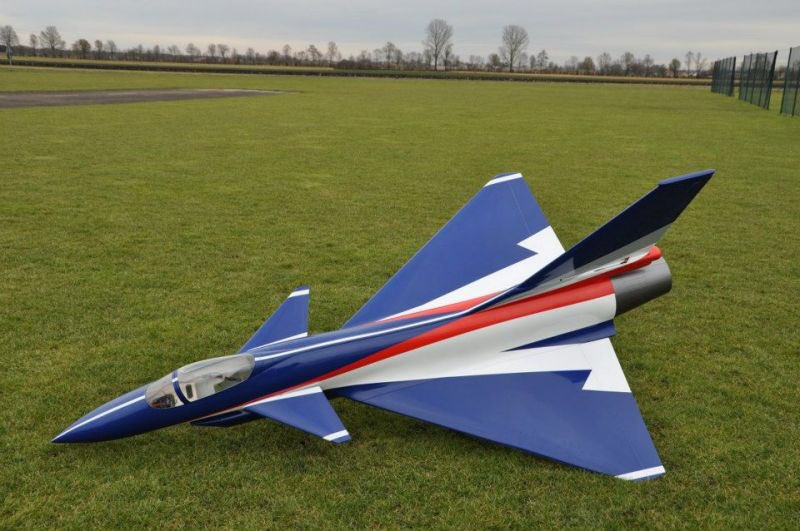 nBwp7zraiZXmcMa's tweet image. #經國號 經國號戰機脫胎自美國的主力戰鬥機f16，但青出於籃勝於藍，不單採用了進氣道內彎曲設計增加隱身能力，還增加了一台發動機成為雙發戰鬥機，要知道共匪的主力戰機「j10」都只不過是一款單發動機戰鬥機，IDF能在空戰中取得明顯優勢