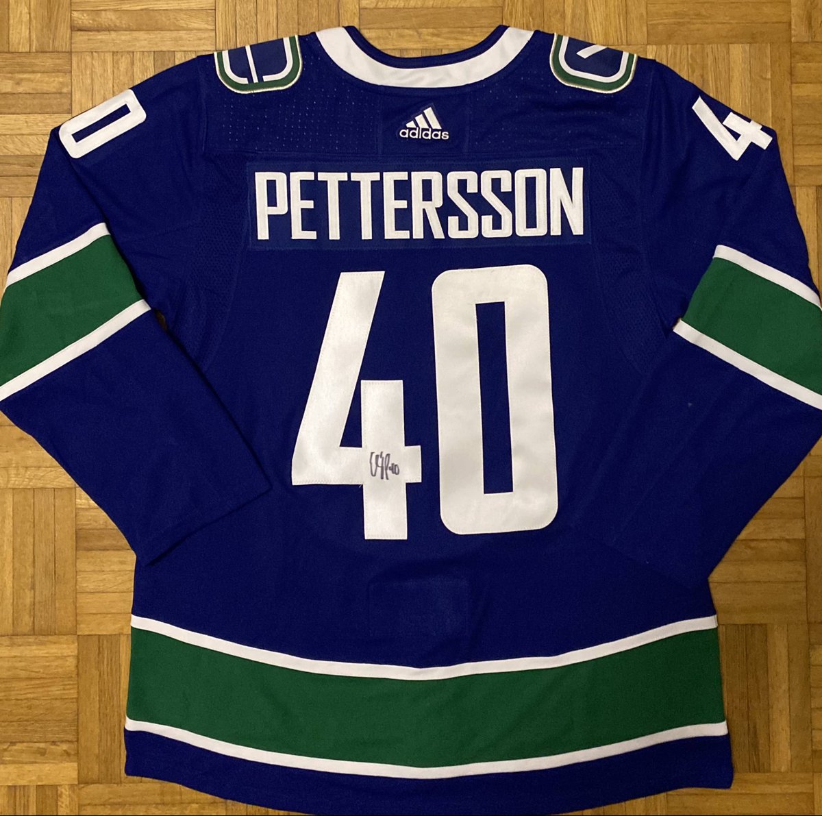 OffsideDH's tweet photo. Win a signed @_EPettersson rookie jersey from @Canucks in @DailyHiveVan’s annual #DH12Days https://t.co/4KbBjMMSo2 Follow @OffsideDH and RT to enter! https://t.co/scOpCcmSKh