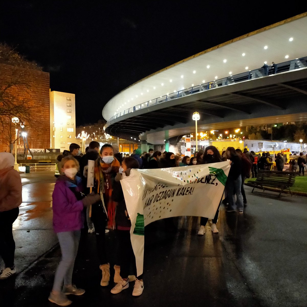 Bagoaz!! Kalea hartuko dugu, euskarak elkartzen gaituelako!!
Euskaraldia bukatzen da baina bidea luzea da!
#kaleahartu
#GehiagoGehiagorekinGehiagotan 
<a href="/berbaizu/">Berbaizu</a> 
<a href="/EuskaraldiaB/">EuskaraldiaBilbo</a>