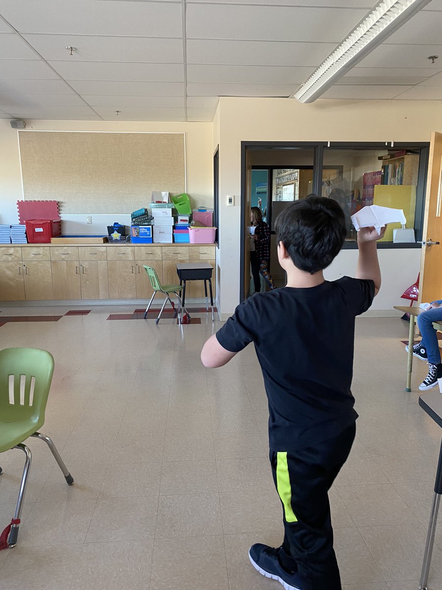 michelle1herron's tweet photo. This week in science we learned about the basic movements of airplanes. The students were so excited to demonstrate what they learned by creating their own paper airplanes! #MichelleSquared #PSIPracticum @Teachawatt @WestMeadow_LRSD @ULethbridgeEdu https://t.co/CBcsjiK1jS