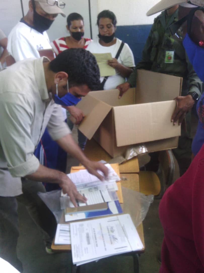 LuisEGarciaC7's tweet photo. #Circuito7Indetenible Activo instalando Mesas Electorales delos Centros de Votación de los municipios #Independecia y #PazCastillo preparandonos parala gran fiesta electoral de este #6D
#Circuito7Indetenible
#VenVamosJuntos
#AquíTodoElMundoVOTA
@NicolasMaduro
@HectoRodriguez https://t.co/g20WsNJno7