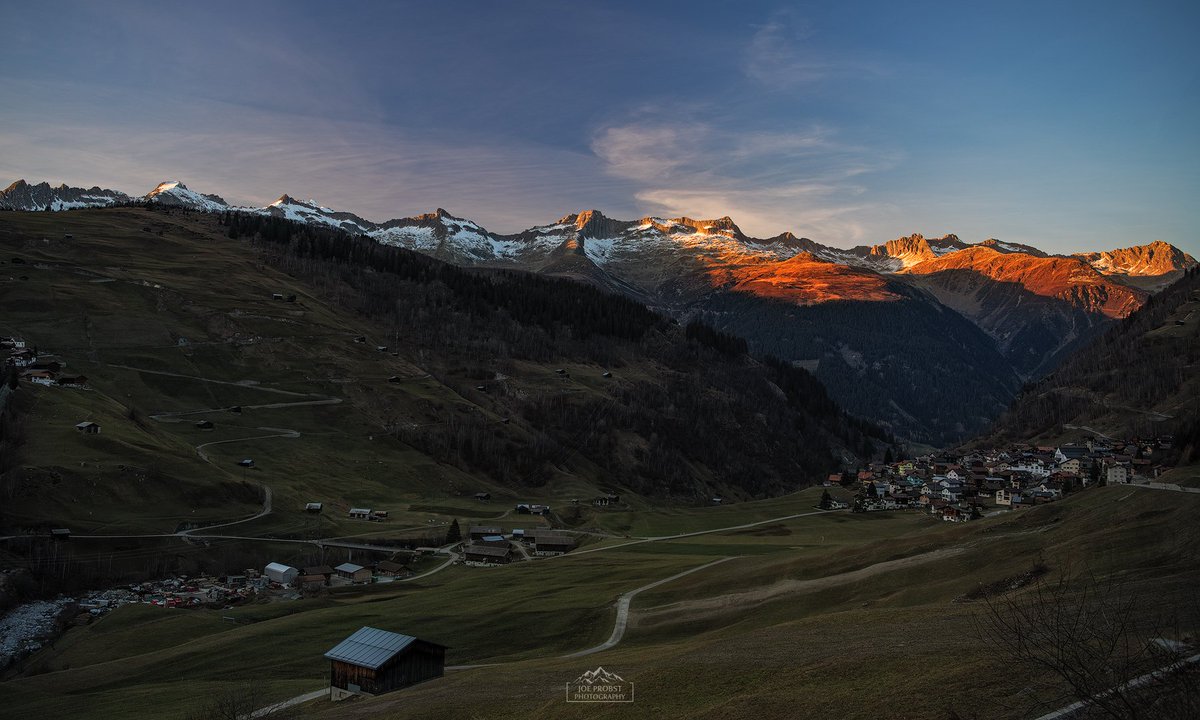 CTPJoe's tweet photo. Ein letztes Bild noch ohne den vorangekündigten Schneefall
#switzerland #mountains #eveningglow #abendrot #surselva
@Graubunden @MySwitzerland_d @suedostschweiz https://t.co/UcyenLndVg