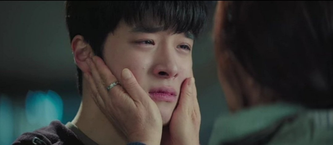 Isso pode estar relacionado ao fato de Ji Pyeong, apesar da importância pra ele dos relacionamentos que estabeleceu com Dalmi e Halmoni, não ter "se prendido" a isso, deixando elas para trás, para ir em busca de alcançar o sucesso financeiro?!