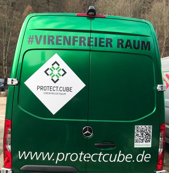 protectcube1's tweet photo. Mit #virenfreierraum in Deutschland unterwegs. Das erste Fahrzeug mit Beklebung zum #protectcube rollt am Montag auf dem Weg zum Kunden von unserem Betriebshof. Haltet doch mal die Augen offen, wir sind gespannt, wo ihr unser Fahrzeug entdeckt. https://t.co/vQUibr8quY