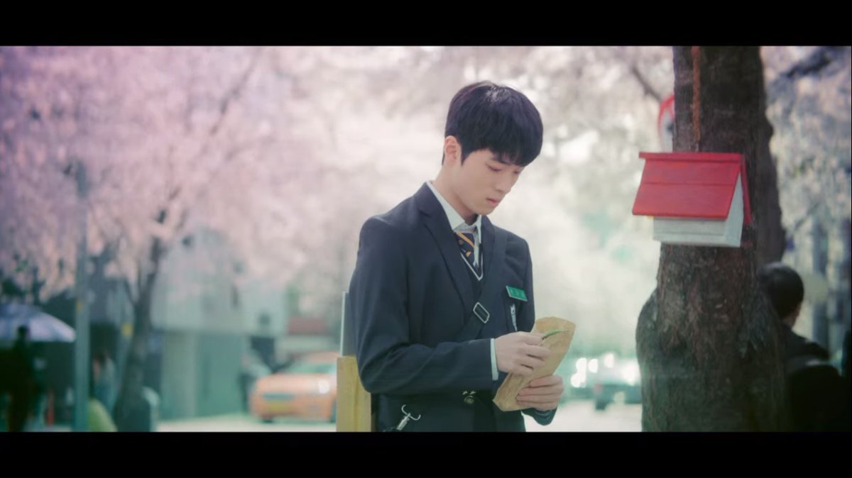 A casa de passarinho é usada constantemente com Ji Pyeong quando ele precisa de algo (abrigo, comida, afeto..)