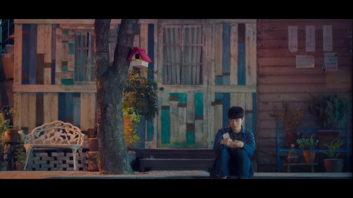 A casa de passarinho é usada constantemente com Ji Pyeong quando ele precisa de algo (abrigo, comida, afeto..)