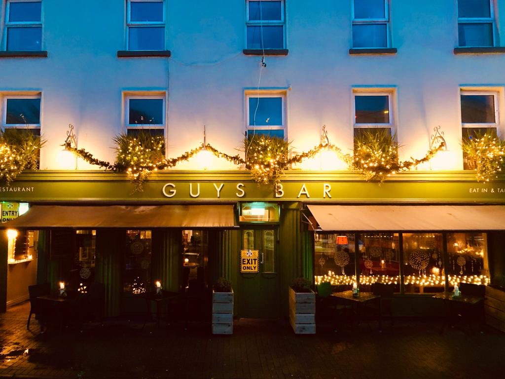 Getting that Christmas feeling here in Clifden 🎄🎄🎄🎄Delighted and thankful to be open again ..... 🦌🦌