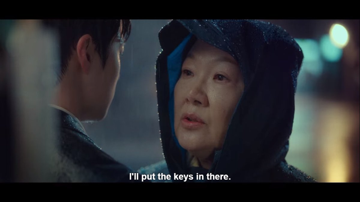 Em sua próxima tentativa, ela usa a casa de passarinho como forma de abordar este "pássaro assustado"O que acaba gerando resultados e o leva até um abrigo e comida (e consequentemente, até alguém que lhe dá afeto)