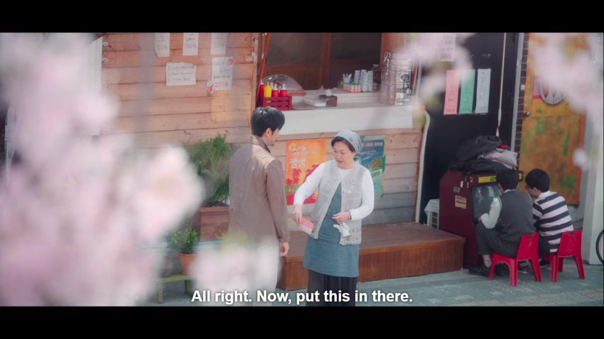 O fato de seu pai ter colocado a carta primeiro chamou minha atençãoPor que insistiram em mostrar que foi ele? Ele entregou a carta a Halmoni que poderia ter colocado (ou mesmo Dalmi em outra ocasião), mas Halmoni insistiu que ele colocasse a carta na casinha de pássaros...