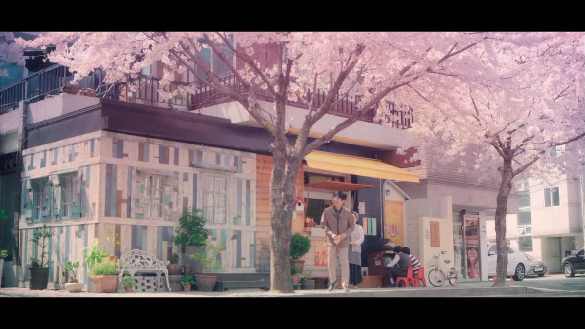 O fato de seu pai ter colocado a carta primeiro chamou minha atençãoPor que insistiram em mostrar que foi ele? Ele entregou a carta a Halmoni que poderia ter colocado (ou mesmo Dalmi em outra ocasião), mas Halmoni insistiu que ele colocasse a carta na casinha de pássaros...