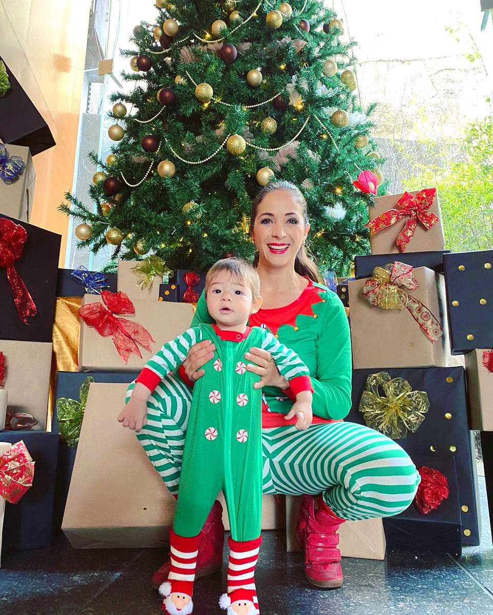 Cervantesclau's tweet photo. Tan emocionada por hacerle sentir a @bebe_santiago2020 el espíritu de la Navidad con mucha magia y amor #matchingpijamas #elfo #xmas🎄🎁🎅💫🧚🏻 https://t.co/Yh3SGBRTJK