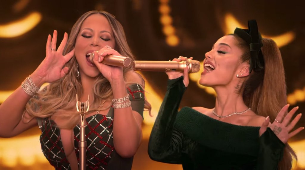 MariahCareyTH's tweet photo. ' Oh Santa! ' iTunes Charts

#1 United States
#1 United Kingdom
#1 Canada
#1 Dominican Republic
#1 Greece
#1 Laos
#1 Singapore
#2 Netherlands
#2 Philippines
#3 Brazil
#3 Panama
#3 Thailand

7 countries and counting.
#OhSanta
#OhSantaIsComing
#MariahsMagicalChristmas 
#MariahCarey https://t.co/aAJXLsn7f4